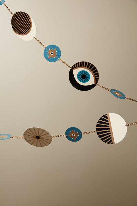 Omniscient Garland