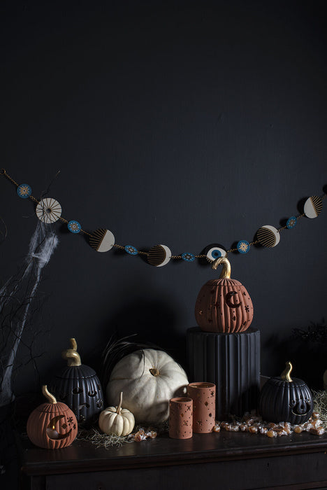 Omniscient Garland